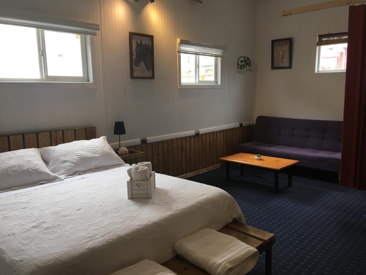 Hostal El Meson Punta Arenas Exterior photo