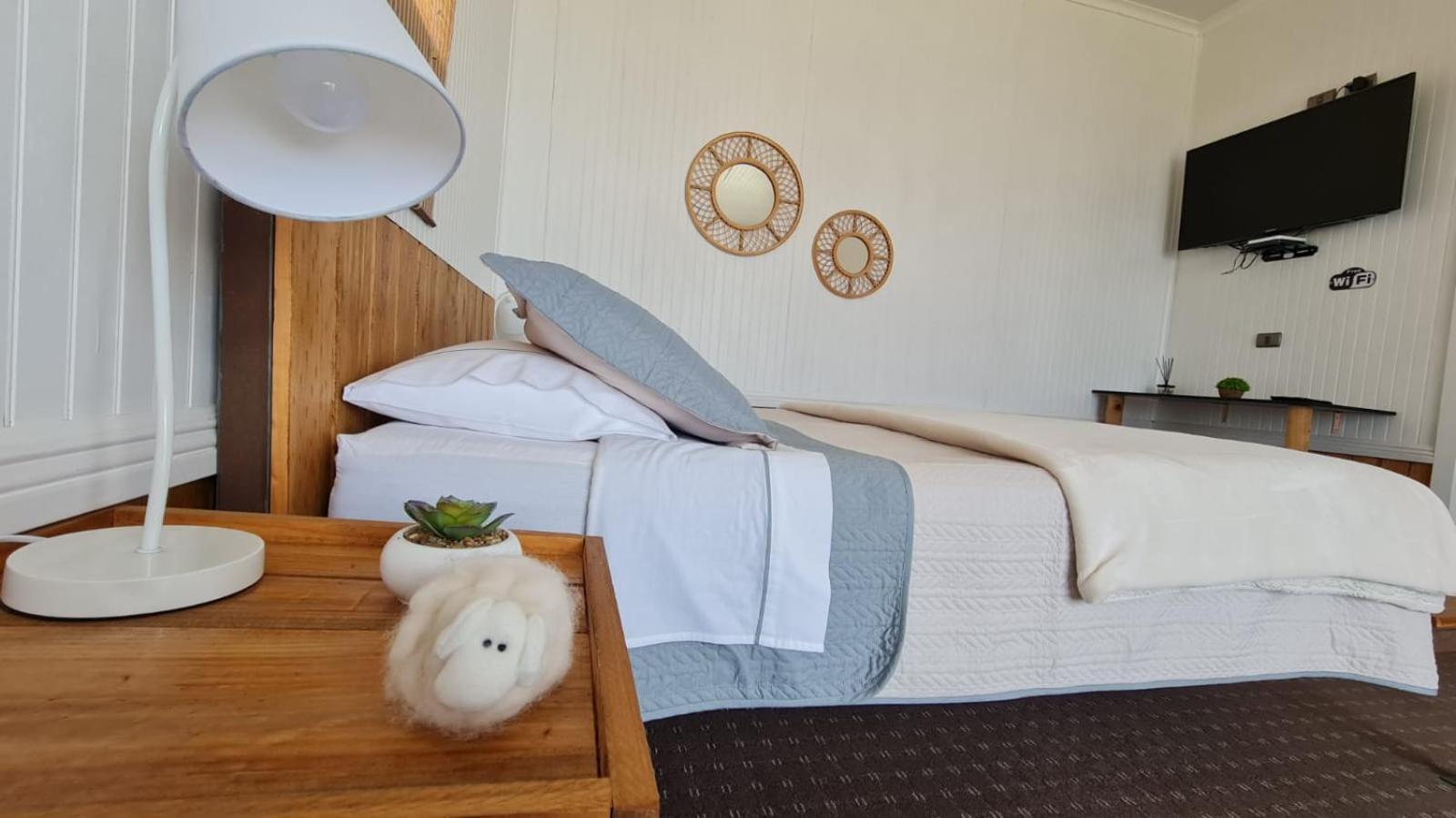 Hostal El Meson Punta Arenas Exterior photo