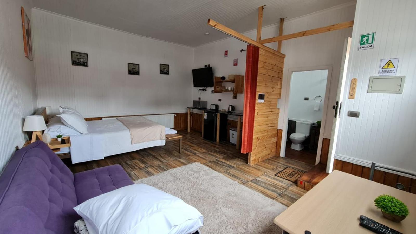 Hostal El Meson Punta Arenas Exterior photo