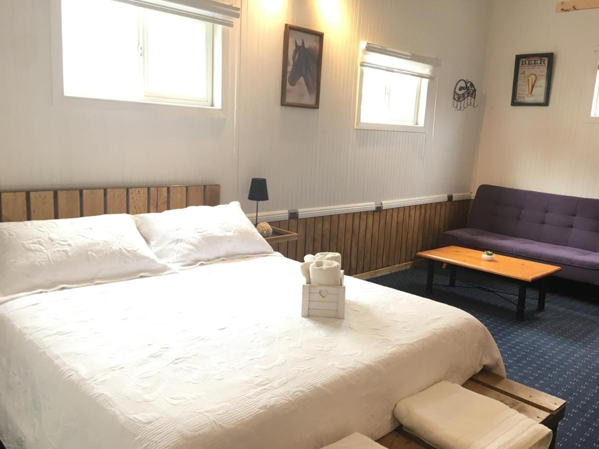 Hostal El Meson Punta Arenas Exterior photo
