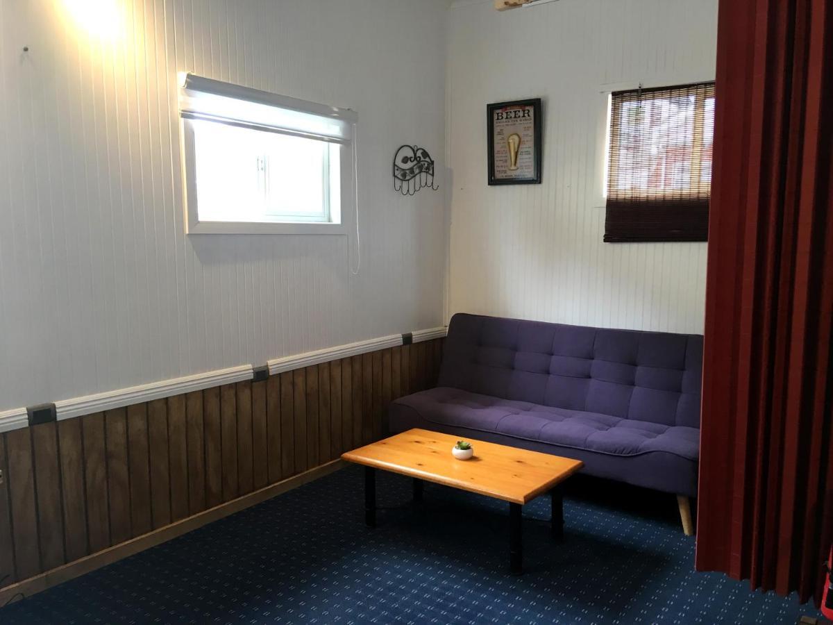 Hostal El Meson Punta Arenas Exterior photo