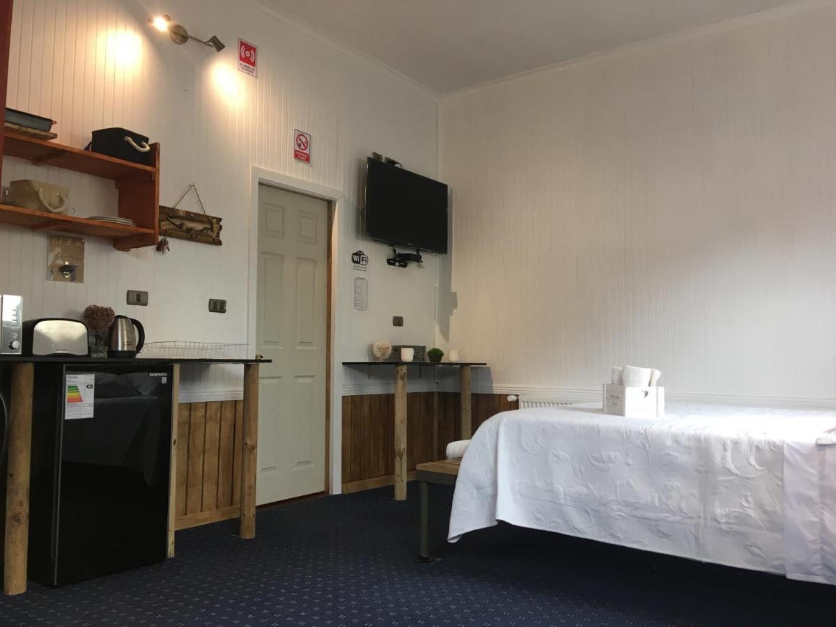 Hostal El Meson Punta Arenas Exterior photo