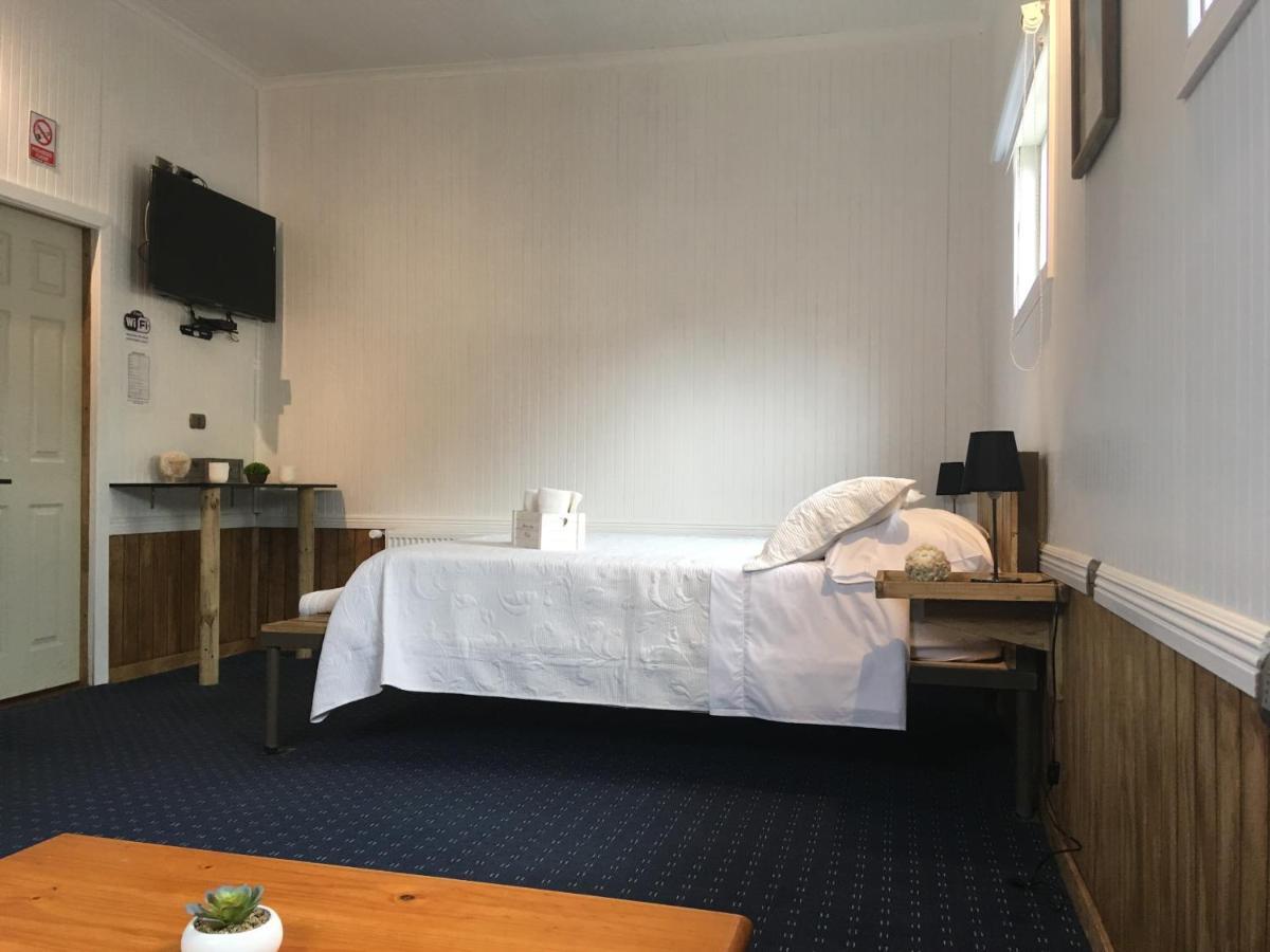 Hostal El Meson Punta Arenas Exterior photo